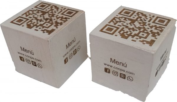 Código QR cubo madera
